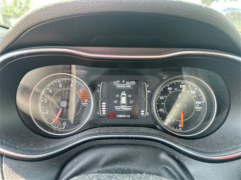 Used 2019 Jeep Cherokee Latitude Plus w/ Comfort/Convenience Group image 38