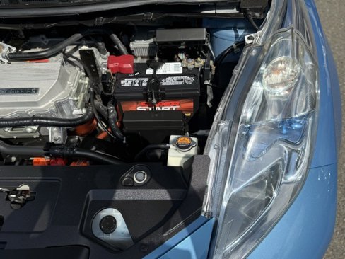 Used 2011 Nissan Leaf SL image 28