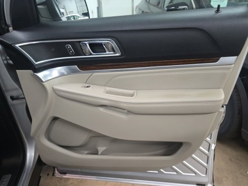 Used 2018 Ford Explorer Limited w/ Equipment Group 301A image 7