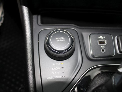 Certified 2020 Jeep Cherokee Latitude Plus image 20
