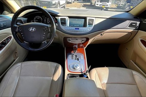 Used 2013 Hyundai Genesis 3.8 w/ Technology Pkg image 13