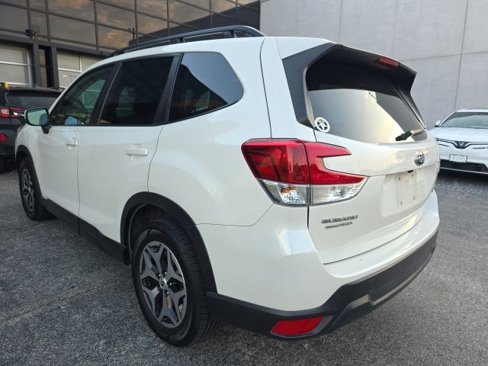Used 2022 Subaru Forester Premium image 3