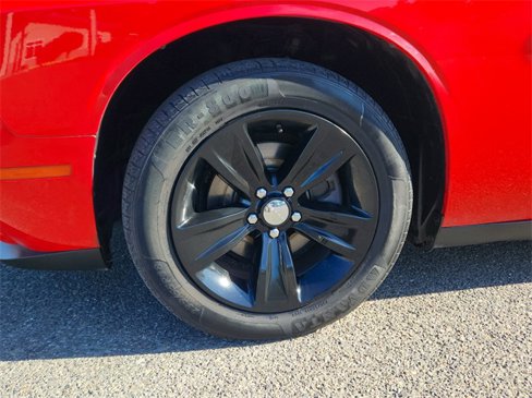 Used 2020 Dodge Challenger SXT image 9