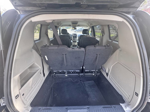Used 2018 Dodge Grand Caravan SE w/ UConnect Hands-Free Group image 23