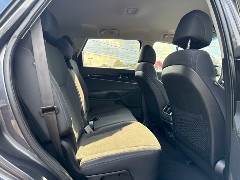 Used 2017 Kia Sorento LX image 31