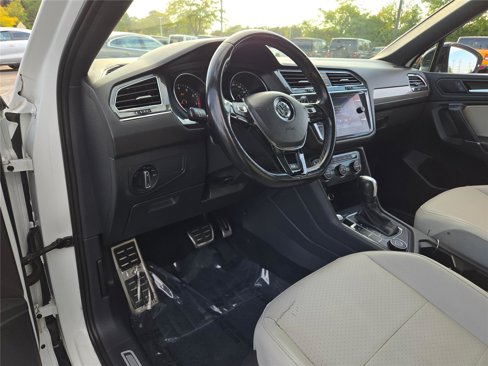 Used 2020 Volkswagen Tiguan SE R-Line image 23
