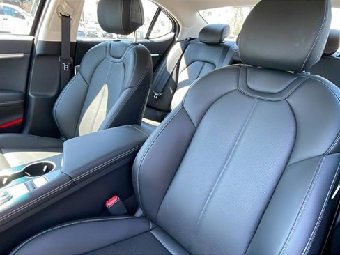 Used 2025 Genesis G70 2.5T image 15