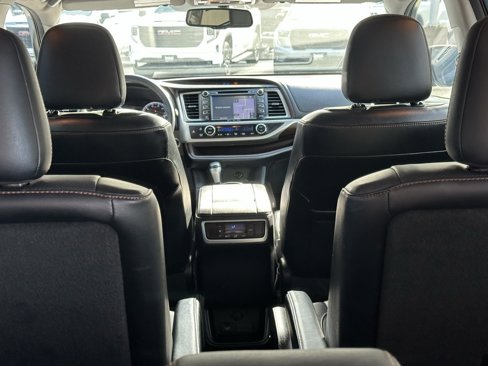Used 2016 Toyota Highlander Limited image 9