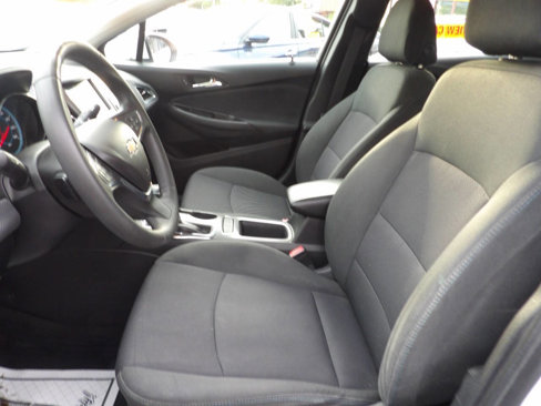 Used 2018 Chevrolet Cruze LT w/ Convenience Package image 8