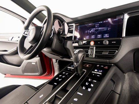 Certified 2025 Porsche Macan image 28