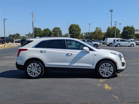Used 2017 Cadillac XT5 Premium Luxury image 2