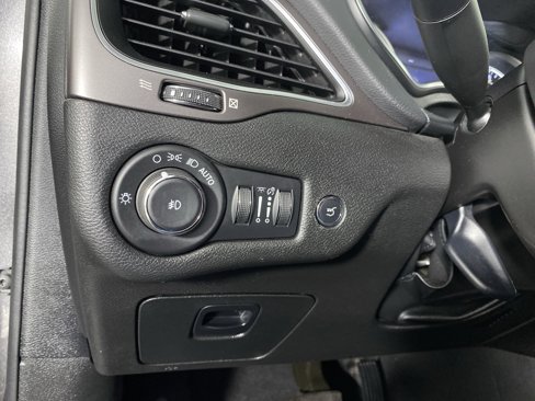 Used 2021 Jeep Cherokee Latitude Lux w/ Comfort/Convenience Group image 24