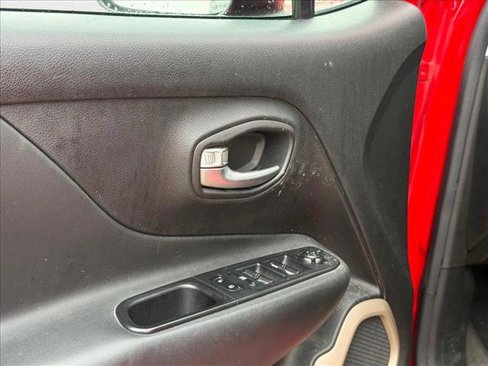 Used 2015 Jeep Renegade Limited image 15