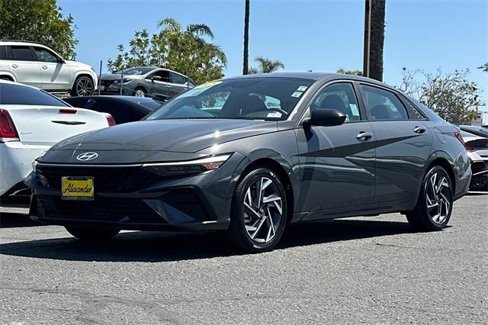 Used 2025 Hyundai Elantra Sport image 8