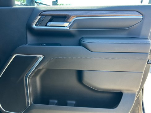 Used 2024 Chevrolet Silverado 2500 LT w/ Convenience Package image 12