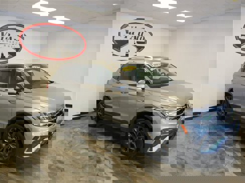 Used 2022 Volkswagen Tiguan SE w/ Panoramic Sunroof Package image 4