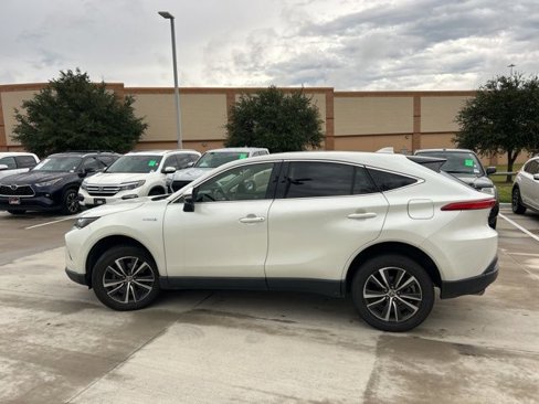 Used 2021 Toyota Venza LE image 7