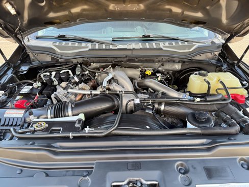 Used 2020 Ford F250 Lariat w/ Chrome Package image 14