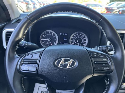 Used 2022 Hyundai Venue Limited image 28
