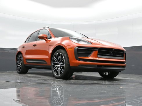 Certified 2025 Porsche Macan image 40