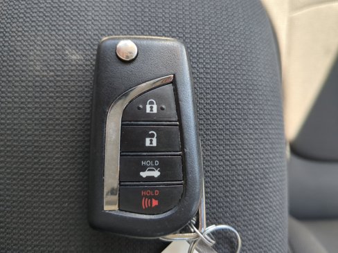 Used 2022 Toyota Corolla LE image 32