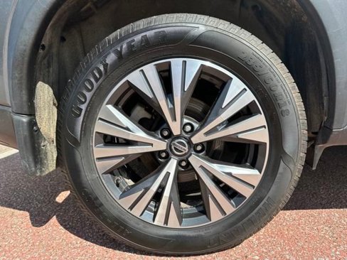 Used 2021 Nissan Rogue SV image 30