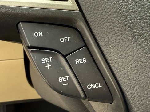 Used 2016 Ford Fusion SE image 24