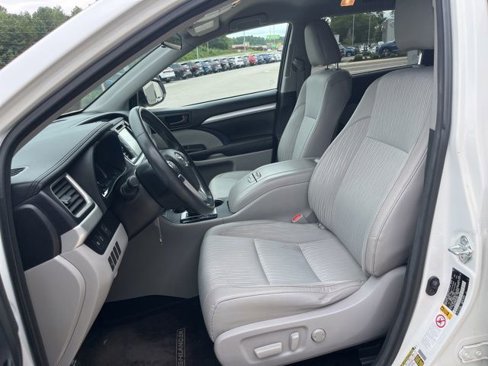 Used 2017 Toyota Highlander LE image 26