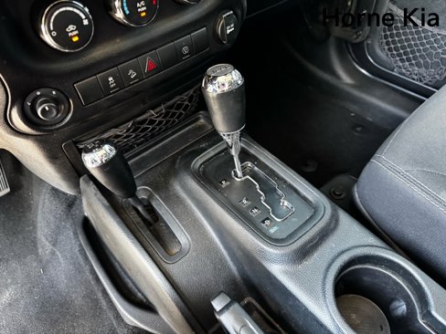 Used 2018 Jeep Wrangler Unlimited Sahara w/ Connectivity Group image 22