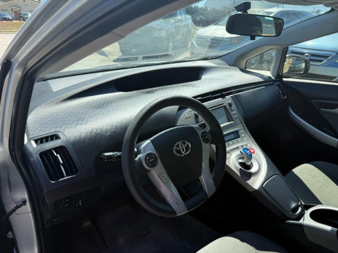 Used 2014 Toyota Prius Five image 15