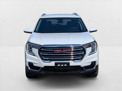 Used 2024 GMC Terrain SLT image 2