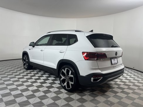 Used 2022 Volkswagen Taos SEL w/ Panoramic Sunroof Package image 5