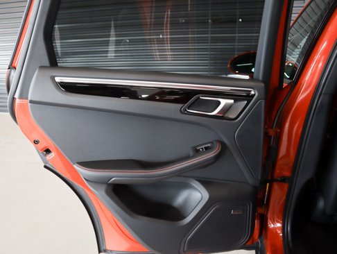 Certified 2024 Porsche Macan image 26