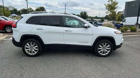 Used 2017 Jeep Cherokee Limited w/ Luxury Group image 5