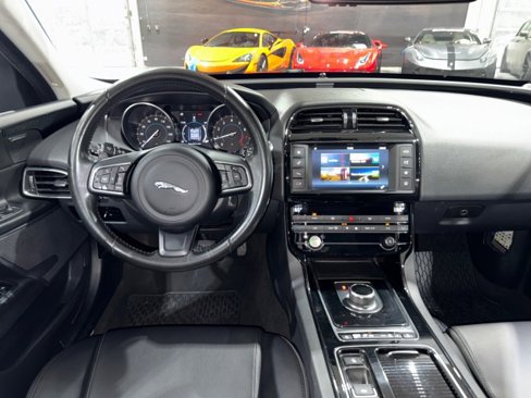 Used 2018 Jaguar XE Premium image 65