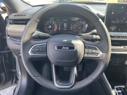 Used 2023 Jeep Compass Trailhawk image 24