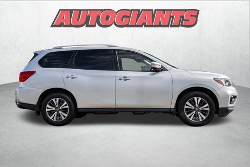 Used 2017 Nissan Pathfinder S image 3