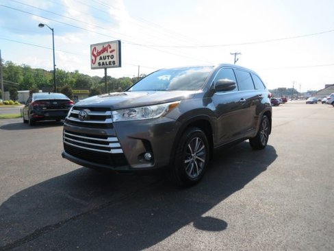 Used 2017 Toyota Highlander XLE image 4