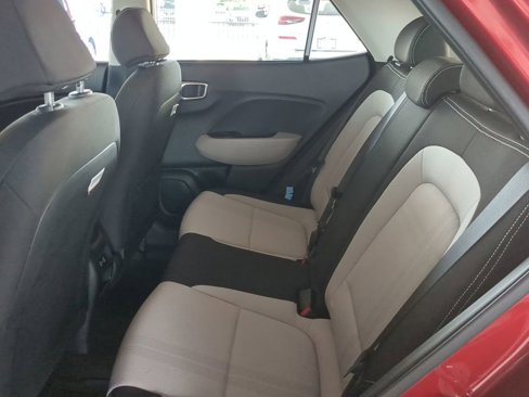 Used 2025 Hyundai Venue SEL image 14