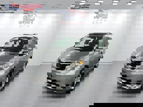 Used 2011 Toyota Sienna LE image 1
