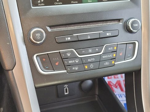 Used 2018 Ford Fusion SE w/ Fusion SE Technology Package image 20