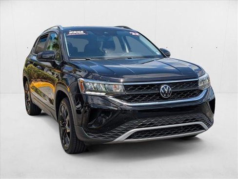 Used 2022 Volkswagen Taos SE w/ Driver Assistance Package image 3