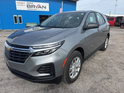 Used 2024 Chevrolet Equinox LS image 2