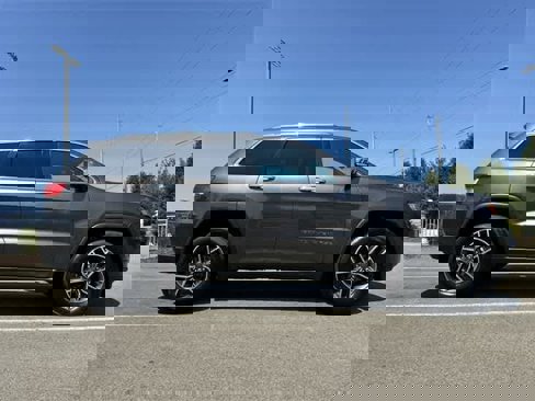 Used 2019 Jeep Grand Cherokee Limited image 3