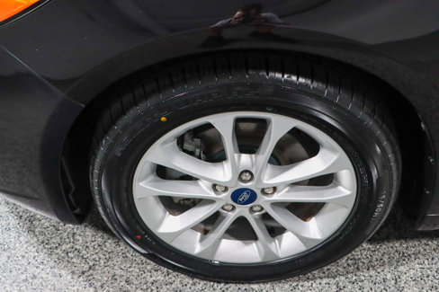 Used 2019 Ford Fusion SE image 11