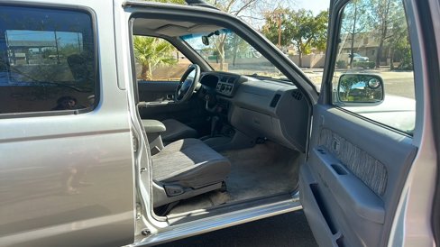 Used 2000 Nissan Frontier XE image 16