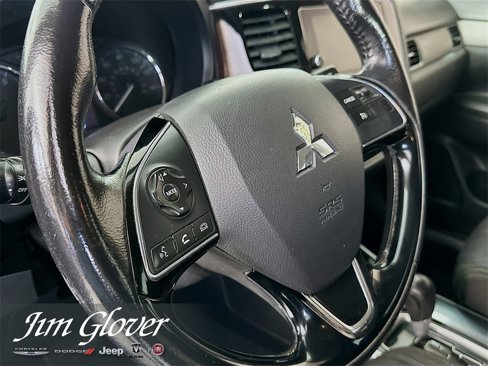 Used 2017 Mitsubishi Outlander SE image 25