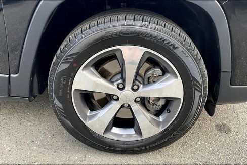 Used 2020 Jeep Cherokee Limited w/ Technology Group image 8