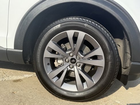 Used 2021 Ford Explorer XLT w/ Equipment Group 202A image 12