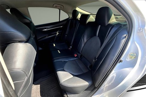 Used 2020 Toyota Camry SE image 21